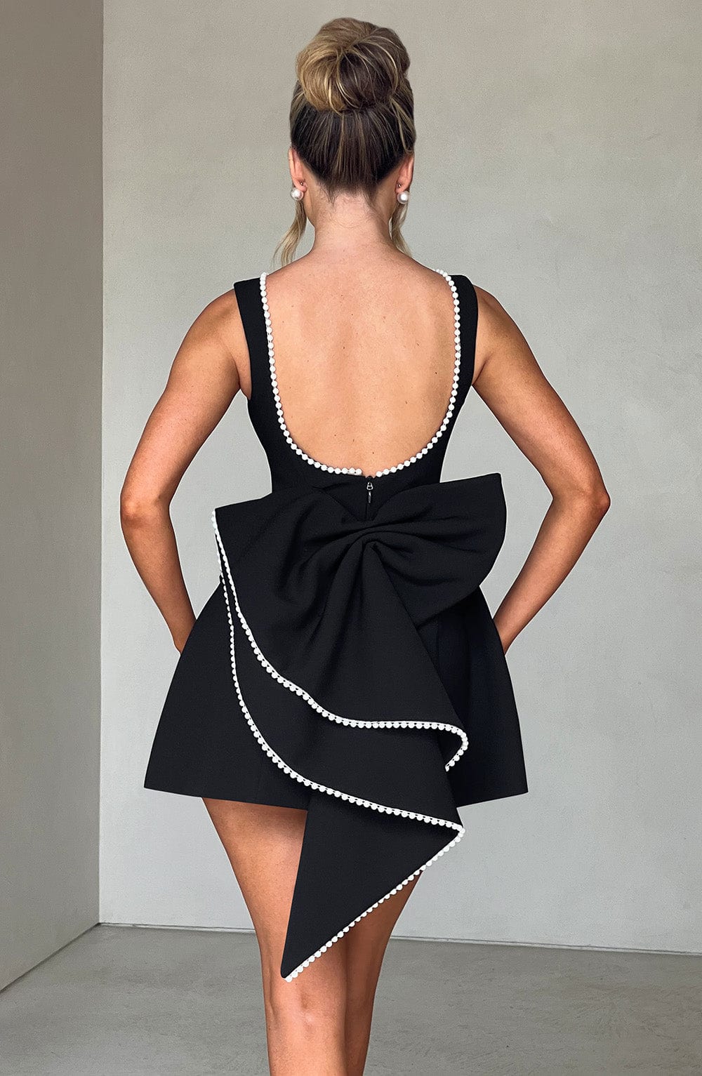 Noelia | Minivestido elegante con lazo