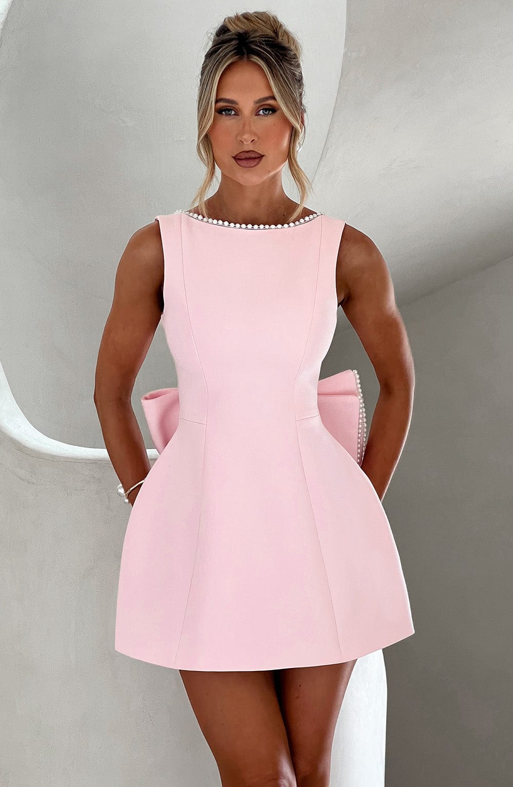 Valeria | Minivestido romántico con lazo