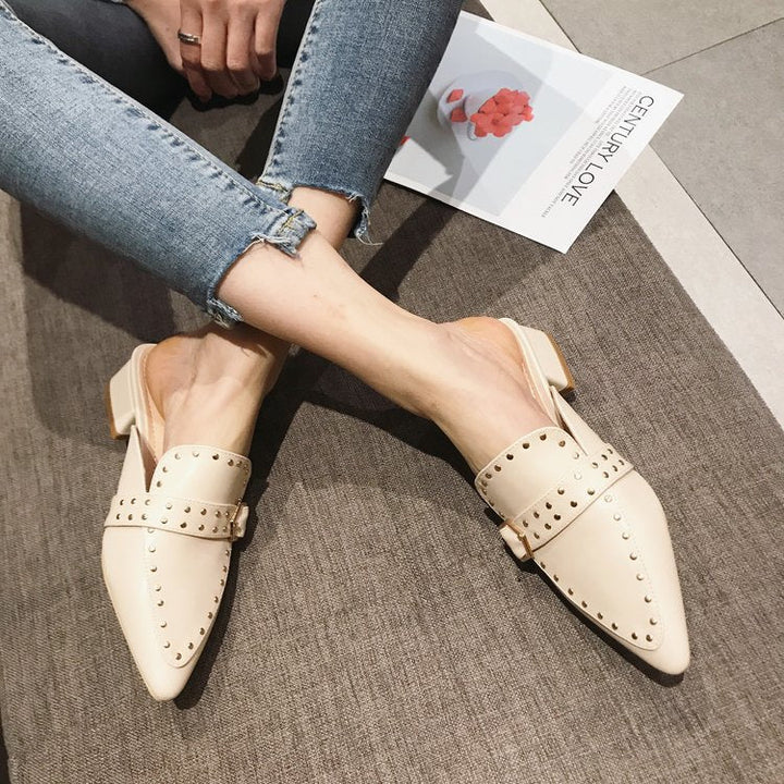 Bianca | Zuecos elegantes con tacón cuadrado y tachuelas
