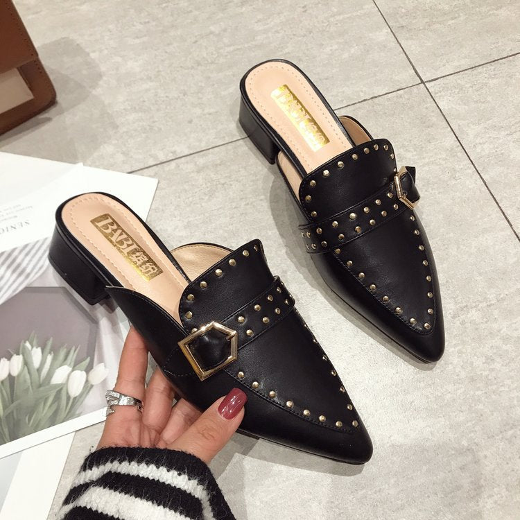 Bianca | Zuecos elegantes con tacón cuadrado y tachuelas