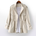 Tussenjas Dames met Ruime Zakken en een Tijdloos Trench Design