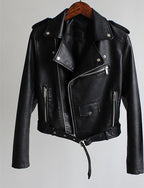 Tussenjas Dames van Leer met Ritsdetails en een Slank Silhouet