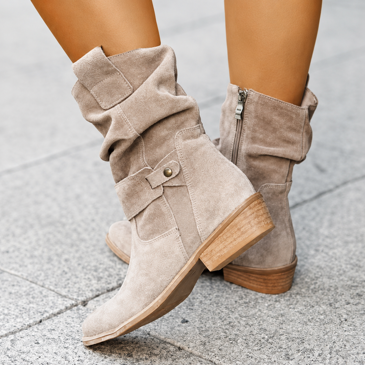 Livia | Slouchy Stiefeletten in Wildlederoptik mit Zierdetail