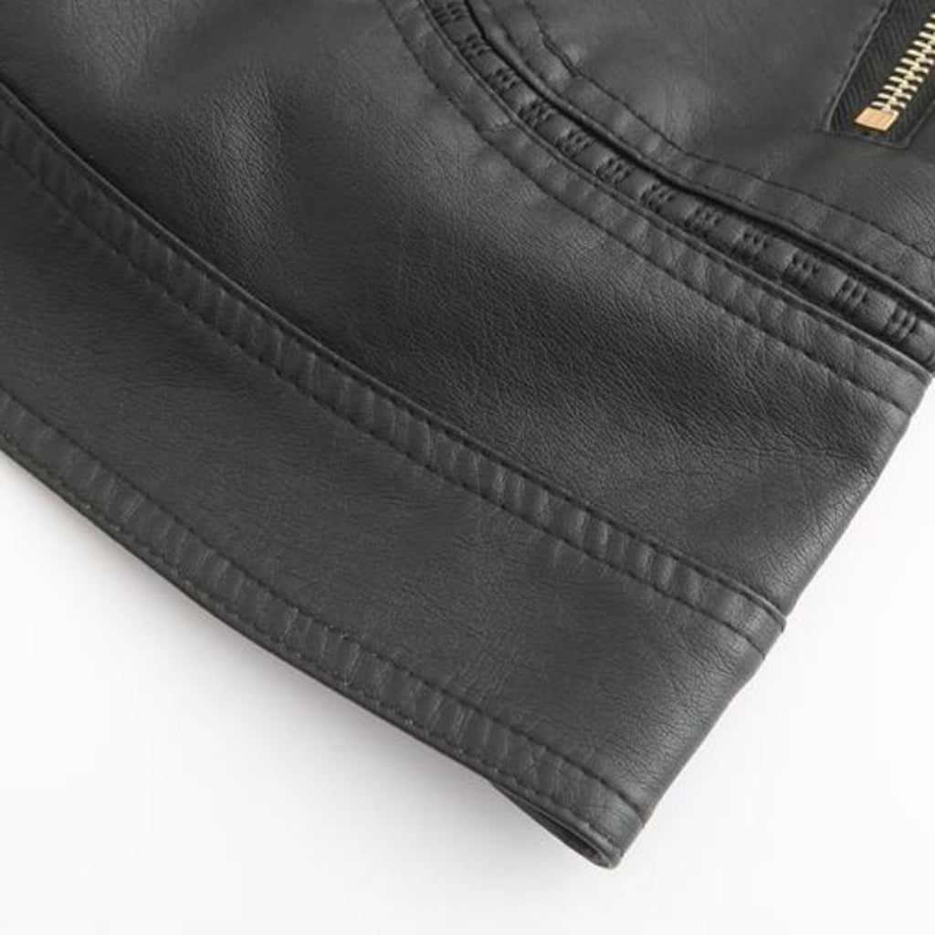 Tussenjas Dames van Leer met een Opstaande Kraag en Slanke Snit