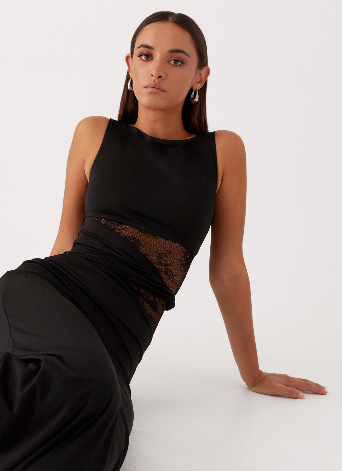 Marta | Vestido de noche con aberturas de encaje