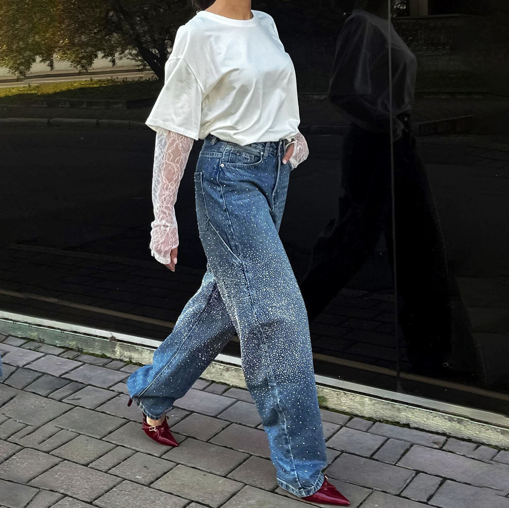 Léa – The Starry Oversized Jeans That Shine Under the Moonlight