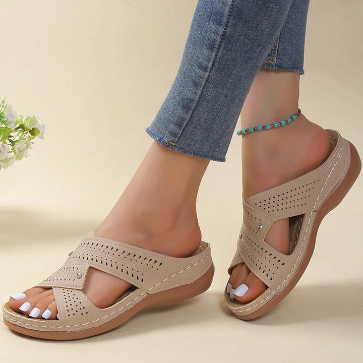 Iris | Sandalias de confort con plantilla y tiras cruzadas