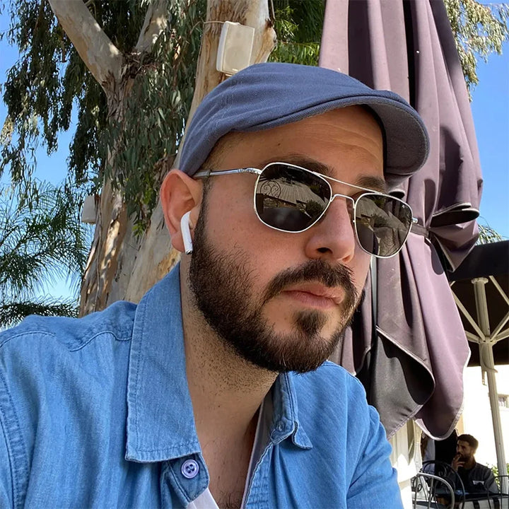 Gorra plana elegante para hombre