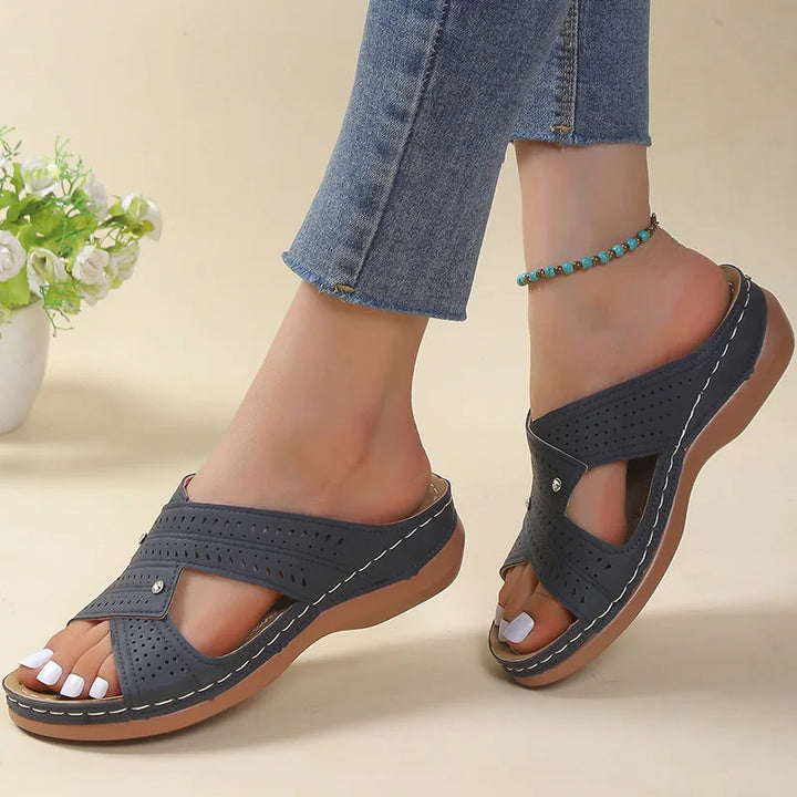 Iris | Sandalias de confort con plantilla y tiras cruzadas
