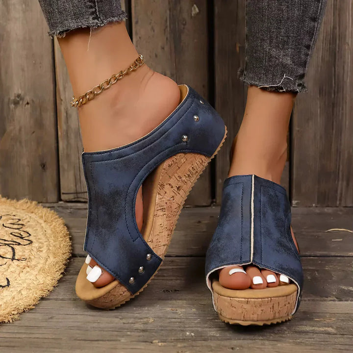 Sofia | Sandalias de cuña estilosas con detalle de tachuelas