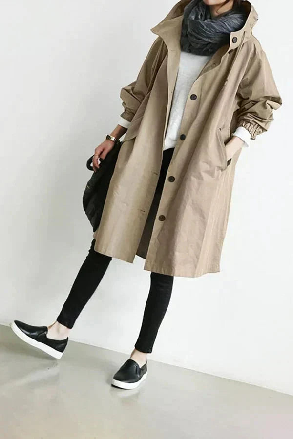 Justina | Chubasquero con botones y capucha ajustable