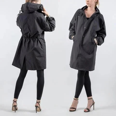 Justina | Chubasquero con botones y capucha ajustable