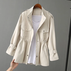 Tussenjas Dames met Ruime Zakken en een Tijdloos Trench Design