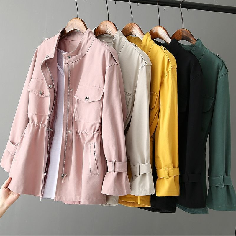 Tussenjas Dames met Ruime Zakken en een Tijdloos Trench Design