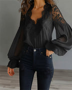 Ainhoa | Blusa con encaje en escote y hombros