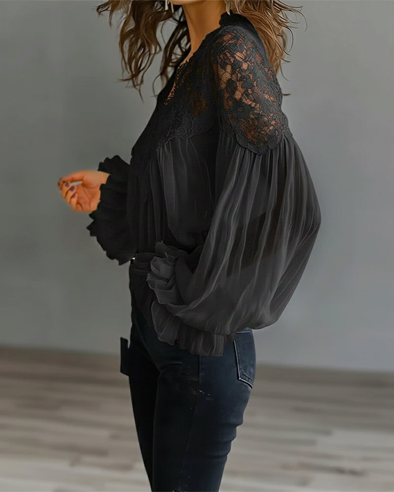 Ainhoa | Blusa con encaje en escote y hombros