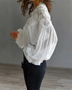 Ainhoa | Blusa con encaje en escote y hombros